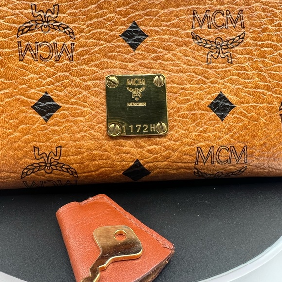 Mcm Authentic limited edition kelly bag with clochette lock/key made in Germany - Picture 9 of 11